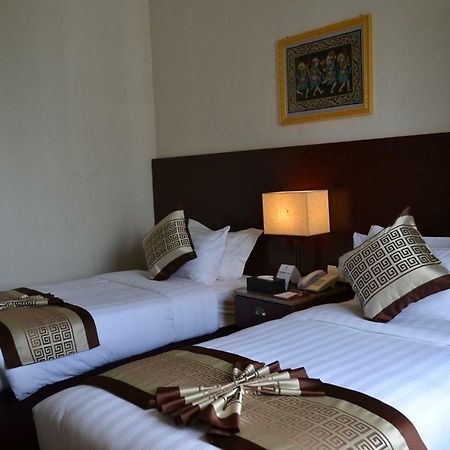 Hotel Broadway Yangon Exterior photo