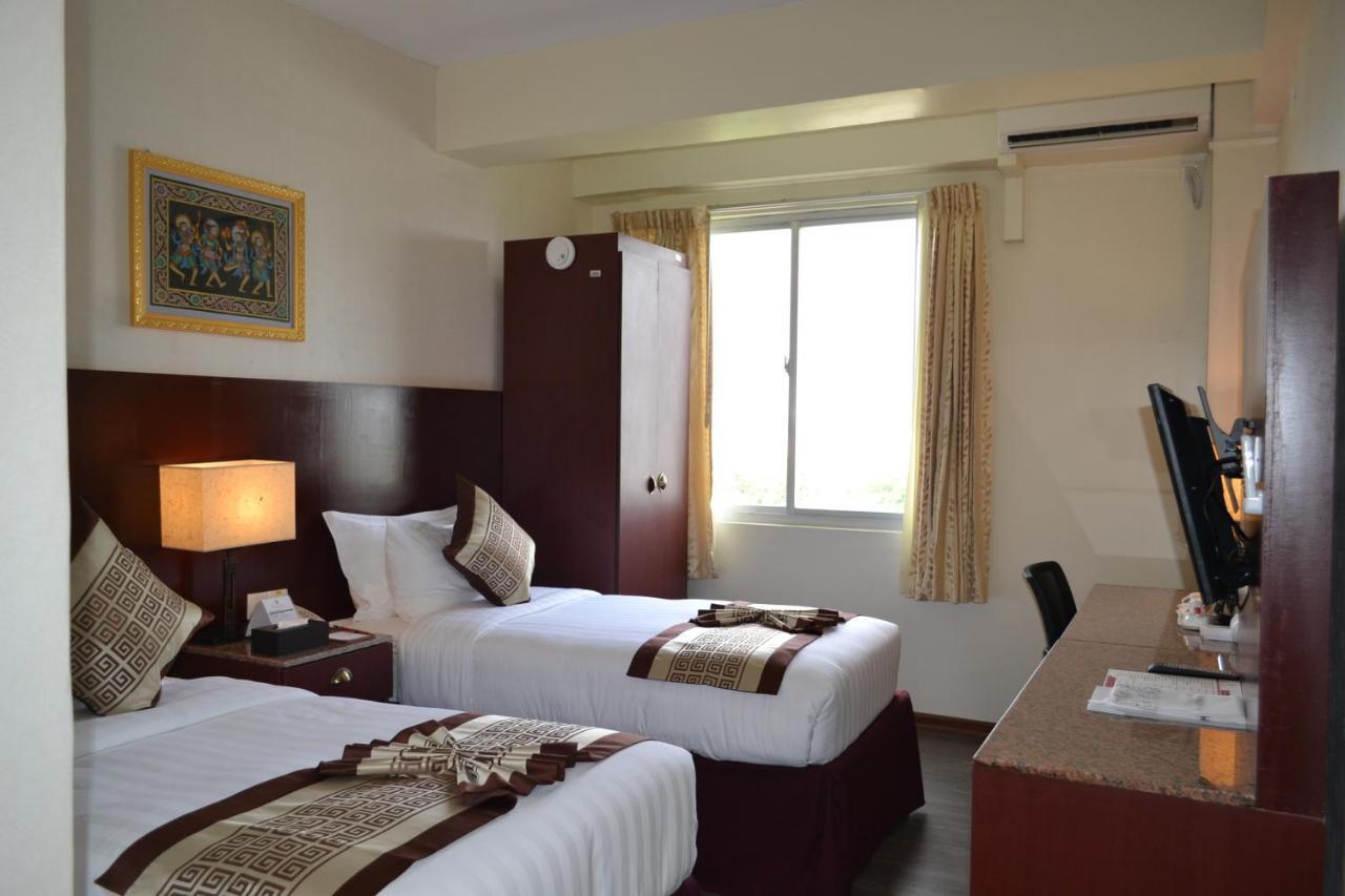 Hotel Broadway Yangon Exterior photo