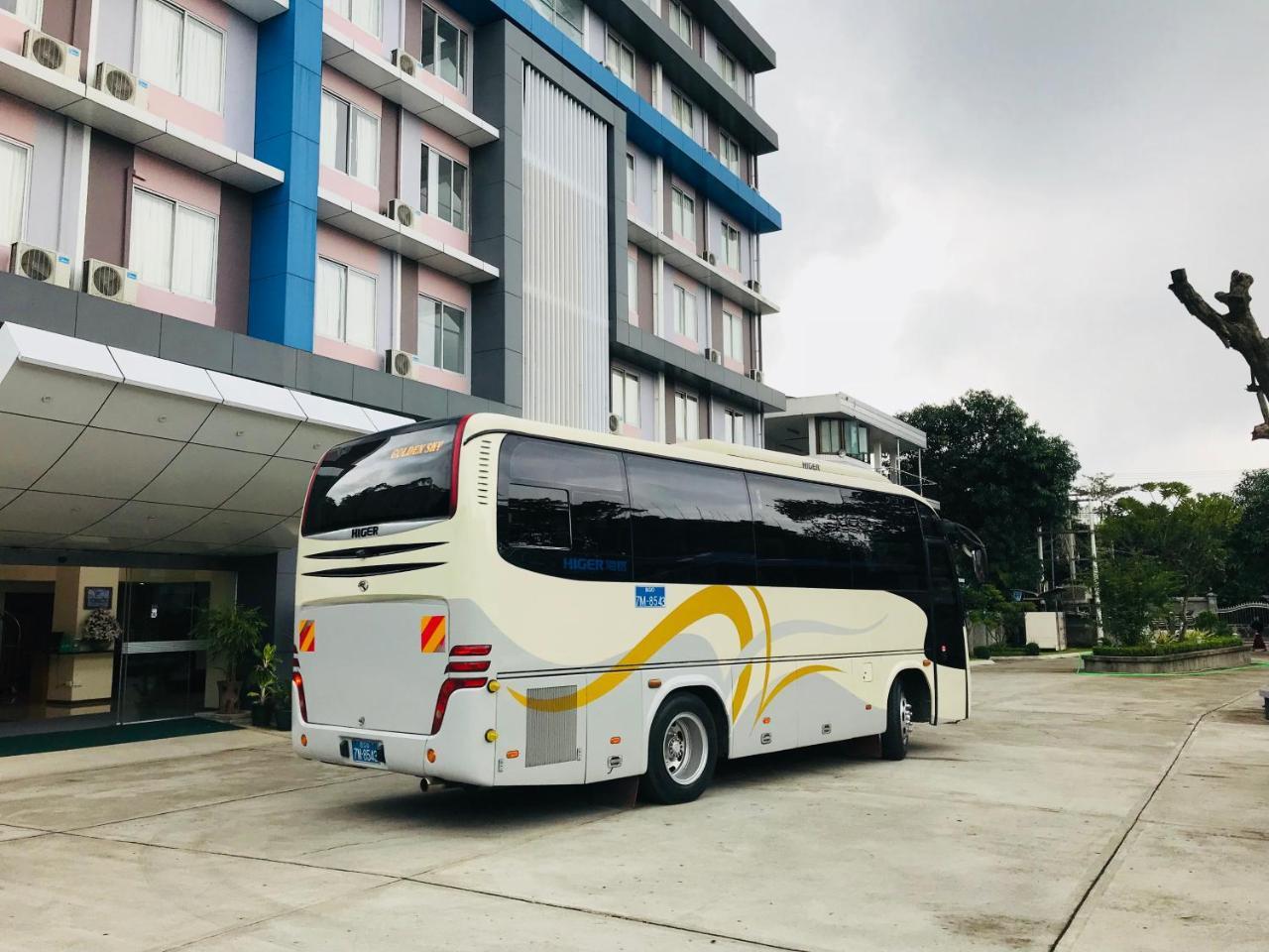 Hotel Broadway Yangon Exterior photo